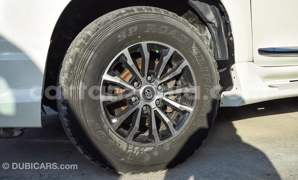 Nunua Imported Toyota Prado Nyeupe Gari ndani ya Import - Dubai nchini Arusha Nunua Imported Toyota Prado Nyeupe Gari ndani ya Import - Dubai nchini Arusha