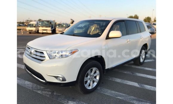 Nunua Imported Toyota Highlander Nyeupe Gari ndani ya Import - Dubai nchini Arusha Nunua Imported Toyota Highlander Nyeupe Gari ndani ya Import - Dubai nchini Arusha