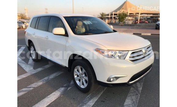 Nunua Imported Toyota Highlander Nyeupe Gari ndani ya Import - Dubai nchini Arusha Nunua Imported Toyota Highlander Nyeupe Gari ndani ya Import - Dubai nchini Arusha