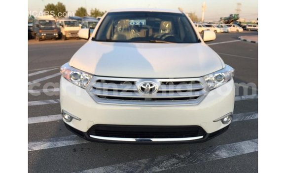 Nunua Imported Toyota Highlander Nyeupe Gari ndani ya Import - Dubai nchini Arusha Nunua Imported Toyota Highlander Nyeupe Gari ndani ya Import - Dubai nchini Arusha