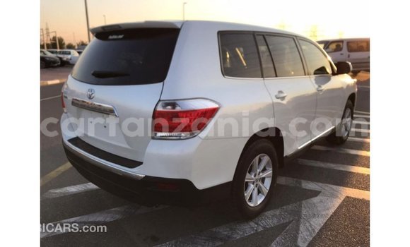 Nunua Imported Toyota Highlander Nyeupe Gari ndani ya Import - Dubai nchini Arusha Nunua Imported Toyota Highlander Nyeupe Gari ndani ya Import - Dubai nchini Arusha