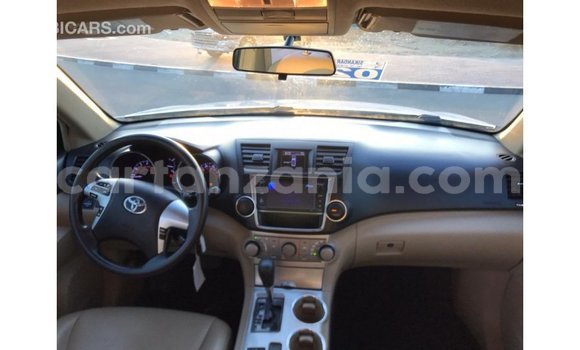 Nunua Imported Toyota Highlander Nyeupe Gari ndani ya Import - Dubai nchini Arusha Nunua Imported Toyota Highlander Nyeupe Gari ndani ya Import - Dubai nchini Arusha