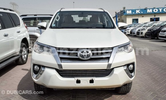 Nunua Imported Toyota Fortuner Nyeupe Gari ndani ya Import - Dubai nchini Arusha Nunua Imported Toyota Fortuner Nyeupe Gari ndani ya Import - Dubai nchini Arusha