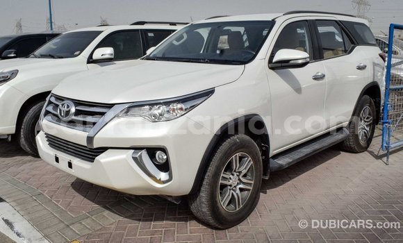 Nunua Imported Toyota Fortuner Nyeupe Gari ndani ya Import - Dubai nchini Arusha Nunua Imported Toyota Fortuner Nyeupe Gari ndani ya Import - Dubai nchini Arusha