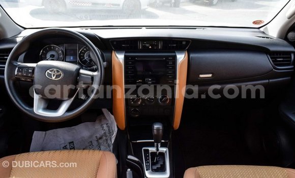 Nunua Imported Toyota Fortuner Nyeupe Gari ndani ya Import - Dubai nchini Arusha Nunua Imported Toyota Fortuner Nyeupe Gari ndani ya Import - Dubai nchini Arusha
