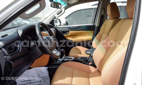 Nunua Imported Toyota Fortuner Nyeupe Gari ndani ya Import - Dubai nchini Arusha Nunua Imported Toyota Fortuner Nyeupe Gari ndani ya Import - Dubai nchini Arusha
