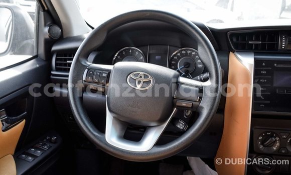 Nunua Imported Toyota Fortuner Nyeupe Gari ndani ya Import - Dubai nchini Arusha Nunua Imported Toyota Fortuner Nyeupe Gari ndani ya Import - Dubai nchini Arusha