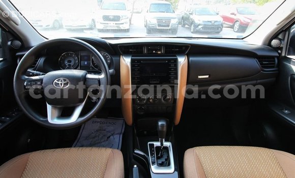 Nunua Imported Toyota Fortuner Nyeupe Gari ndani ya Import - Dubai nchini Arusha Nunua Imported Toyota Fortuner Nyeupe Gari ndani ya Import - Dubai nchini Arusha