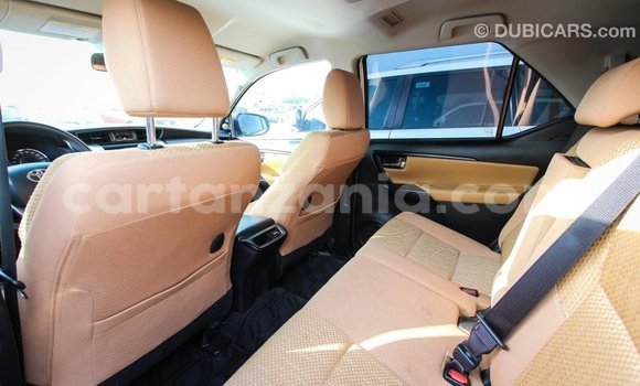 Nunua Imported Toyota Fortuner Nyeupe Gari ndani ya Import - Dubai nchini Arusha Nunua Imported Toyota Fortuner Nyeupe Gari ndani ya Import - Dubai nchini Arusha