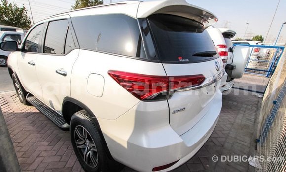 Nunua Imported Toyota Fortuner Nyeupe Gari ndani ya Import - Dubai nchini Arusha Nunua Imported Toyota Fortuner Nyeupe Gari ndani ya Import - Dubai nchini Arusha