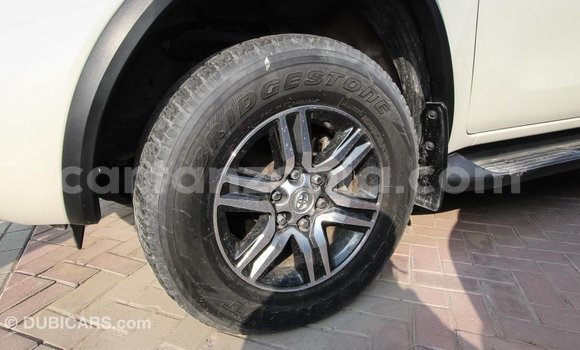 Nunua Imported Toyota Fortuner Nyeupe Gari ndani ya Import - Dubai nchini Arusha Nunua Imported Toyota Fortuner Nyeupe Gari ndani ya Import - Dubai nchini Arusha