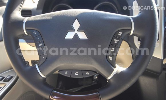 Buy Import Mitsubishi Pajero White Car in Import - Dubai in Arusha Buy Import Mitsubishi Pajero White Car in Import - Dubai in Arusha