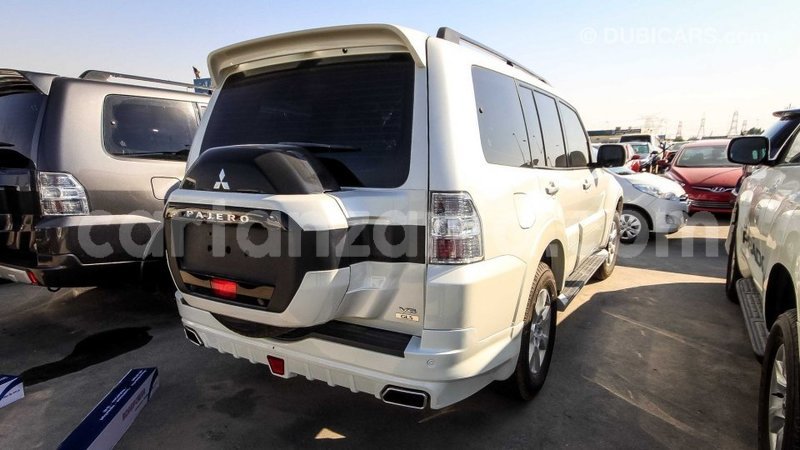 Big with watermark mitsubishi pajero arusha import dubai 7640