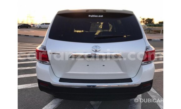 Buy Import Toyota Highlander White Car in Import - Dubai in Arusha Buy Import Toyota Highlander White Car in Import - Dubai in Arusha