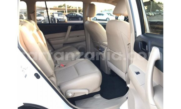 Buy Import Toyota Highlander White Car in Import - Dubai in Arusha Buy Import Toyota Highlander White Car in Import - Dubai in Arusha