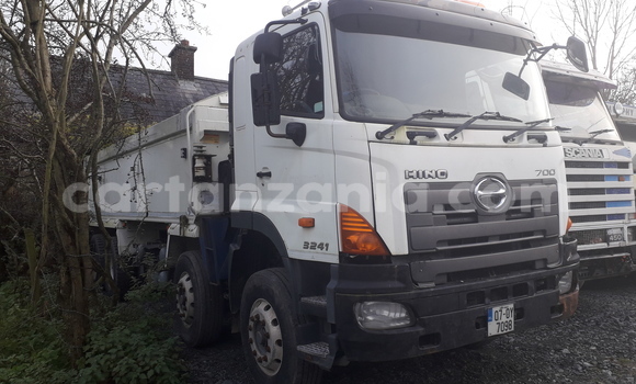 Buy Import Mercedes‒Benz 1117 Green Truck in Mwanza in Mwanza