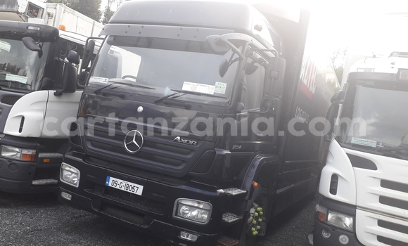 Nunua Imported Mercedes‒Benz 1117 Kijani Lori ndani ya Mwanza nchini Mwanza Nunua Imported Mercedes‒Benz 1117 Kijani Lori ndani ya Mwanza nchini Mwanza