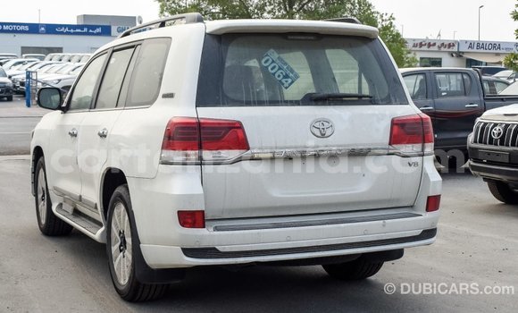 Nunua Imported Toyota Land Cruiser Nyeupe Gari ndani ya Import - Dubai nchini Arusha Nunua Imported Toyota Land Cruiser Nyeupe Gari ndani ya Import - Dubai nchini Arusha