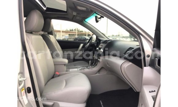 Buy Import Toyota Highlander Other Car in Import - Dubai in Arusha Buy Import Toyota Highlander Other Car in Import - Dubai in Arusha