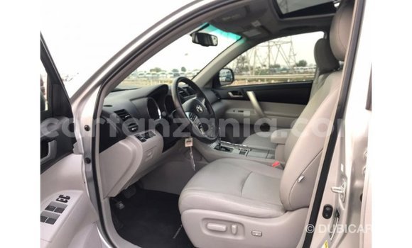 Buy Import Toyota Highlander Other Car in Import - Dubai in Arusha Buy Import Toyota Highlander Other Car in Import - Dubai in Arusha