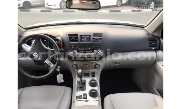 Buy Import Toyota Highlander Other Car in Import - Dubai in Arusha Buy Import Toyota Highlander Other Car in Import - Dubai in Arusha