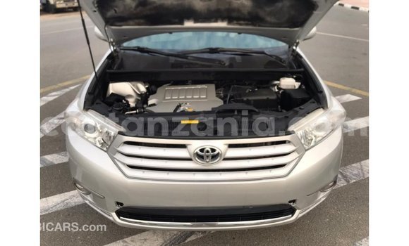 Buy Import Toyota Highlander Other Car in Import - Dubai in Arusha Buy Import Toyota Highlander Other Car in Import - Dubai in Arusha