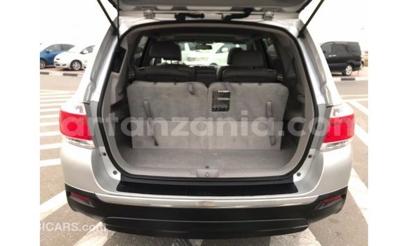 Buy Import Toyota Highlander Other Car in Import - Dubai in Arusha Buy Import Toyota Highlander Other Car in Import - Dubai in Arusha