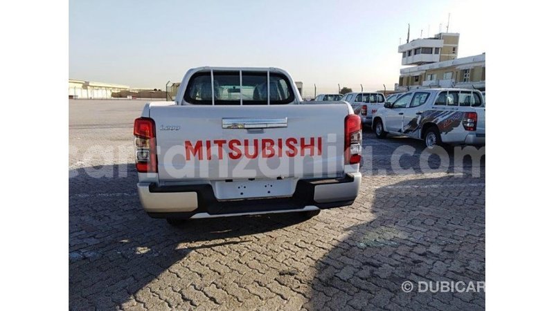 Big with watermark mitsubishi l200 arusha import dubai 7716