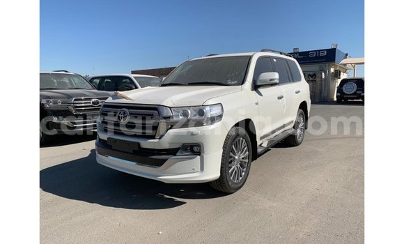 Nunua Imported Toyota Land Cruiser Nyeupe Gari ndani ya Import - Dubai nchini Arusha Nunua Imported Toyota Land Cruiser Nyeupe Gari ndani ya Import - Dubai nchini Arusha