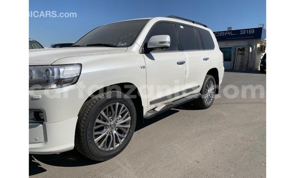 Nunua Imported Toyota Land Cruiser Nyeupe Gari ndani ya Import - Dubai nchini Arusha Nunua Imported Toyota Land Cruiser Nyeupe Gari ndani ya Import - Dubai nchini Arusha