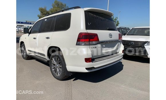 Nunua Imported Toyota Land Cruiser Nyeupe Gari ndani ya Import - Dubai nchini Arusha Nunua Imported Toyota Land Cruiser Nyeupe Gari ndani ya Import - Dubai nchini Arusha