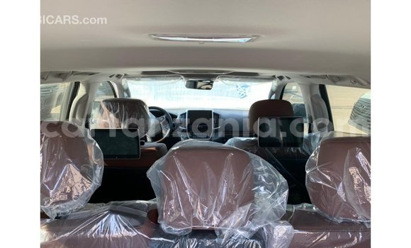 Nunua Imported Toyota Land Cruiser Nyeupe Gari ndani ya Import - Dubai nchini Arusha Nunua Imported Toyota Land Cruiser Nyeupe Gari ndani ya Import - Dubai nchini Arusha
