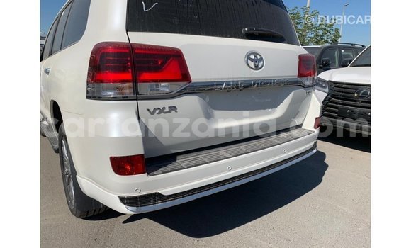 Nunua Imported Toyota Land Cruiser Nyeupe Gari ndani ya Import - Dubai nchini Arusha Nunua Imported Toyota Land Cruiser Nyeupe Gari ndani ya Import - Dubai nchini Arusha