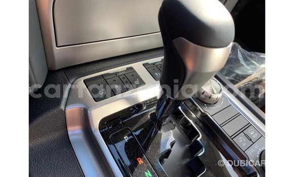 Nunua Imported Toyota Land Cruiser Nyeupe Gari ndani ya Import - Dubai nchini Arusha Nunua Imported Toyota Land Cruiser Nyeupe Gari ndani ya Import - Dubai nchini Arusha