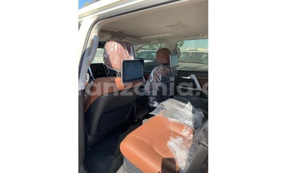 Nunua Imported Toyota Land Cruiser Nyeupe Gari ndani ya Import - Dubai nchini Arusha Nunua Imported Toyota Land Cruiser Nyeupe Gari ndani ya Import - Dubai nchini Arusha