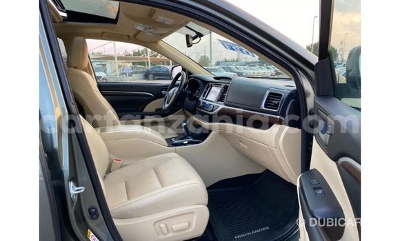 Nunua Imported Toyota Highlander Kijani Gari ndani ya Import - Dubai nchini Arusha Nunua Imported Toyota Highlander Kijani Gari ndani ya Import - Dubai nchini Arusha