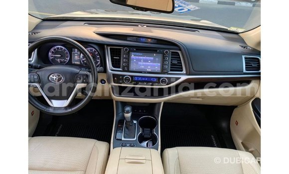 Nunua Imported Toyota Highlander Kijani Gari ndani ya Import - Dubai nchini Arusha Nunua Imported Toyota Highlander Kijani Gari ndani ya Import - Dubai nchini Arusha