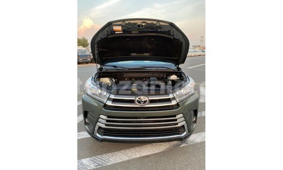Nunua Imported Toyota Highlander Kijani Gari ndani ya Import - Dubai nchini Arusha Nunua Imported Toyota Highlander Kijani Gari ndani ya Import - Dubai nchini Arusha