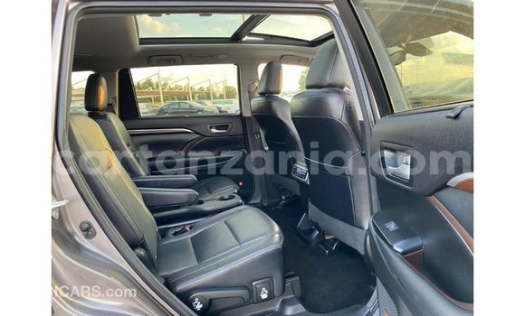 Nunua Imported Toyota Highlander Nyingine Gari ndani ya Import - Dubai nchini Arusha Nunua Imported Toyota Highlander Nyingine Gari ndani ya Import - Dubai nchini Arusha