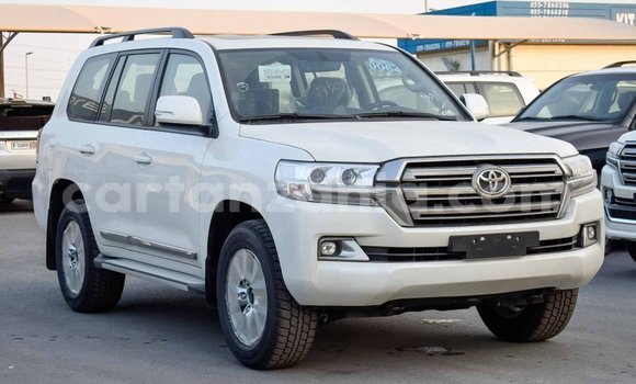 Nunua Imported Toyota Land Cruiser Nyeupe Gari ndani ya Import - Dubai nchini Arusha Nunua Imported Toyota Land Cruiser Nyeupe Gari ndani ya Import - Dubai nchini Arusha