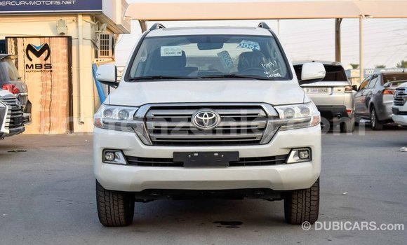 Nunua Imported Toyota Land Cruiser Nyeupe Gari ndani ya Import - Dubai nchini Arusha Nunua Imported Toyota Land Cruiser Nyeupe Gari ndani ya Import - Dubai nchini Arusha