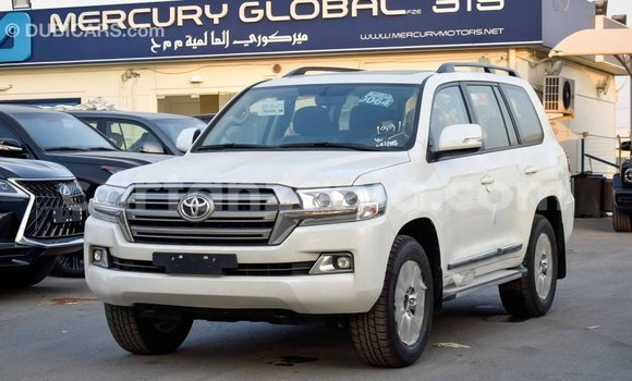Nunua Imported Toyota Land Cruiser Nyeupe Gari ndani ya Import - Dubai nchini Arusha Nunua Imported Toyota Land Cruiser Nyeupe Gari ndani ya Import - Dubai nchini Arusha