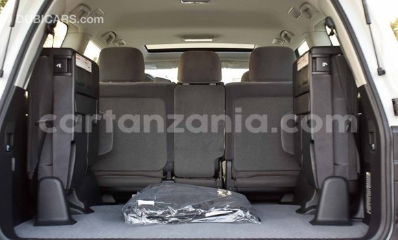 Nunua Imported Toyota Land Cruiser Nyeupe Gari ndani ya Import - Dubai nchini Arusha Nunua Imported Toyota Land Cruiser Nyeupe Gari ndani ya Import - Dubai nchini Arusha