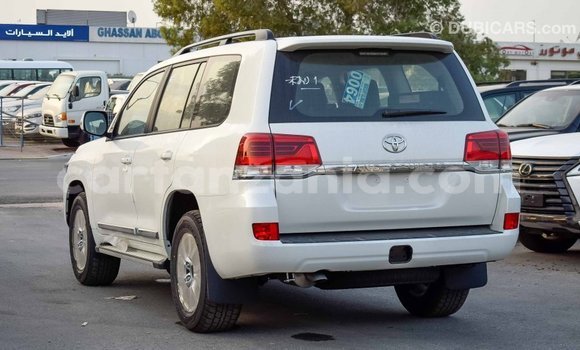 Nunua Imported Toyota Land Cruiser Nyeupe Gari ndani ya Import - Dubai nchini Arusha Nunua Imported Toyota Land Cruiser Nyeupe Gari ndani ya Import - Dubai nchini Arusha