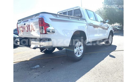 Buy Import Toyota Hilux White Car in Import - Dubai in Arusha Buy Import Toyota Hilux White Car in Import - Dubai in Arusha