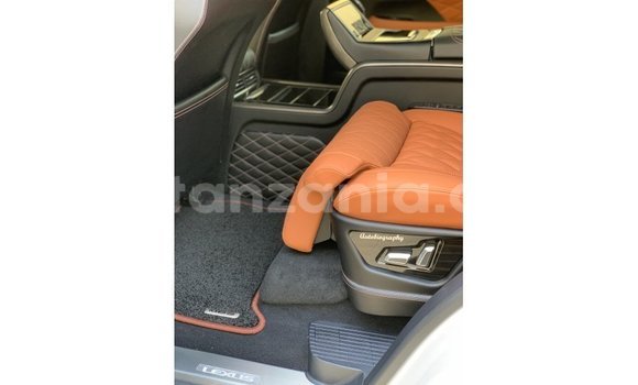 Nunua Imported Lexus LX Nyeupe Gari ndani ya Import - Dubai nchini Arusha Nunua Imported Lexus LX Nyeupe Gari ndani ya Import - Dubai nchini Arusha