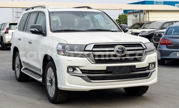 Nunua Imported Toyota Land Cruiser Nyeupe Gari ndani ya Import - Dubai nchini Arusha Nunua Imported Toyota Land Cruiser Nyeupe Gari ndani ya Import - Dubai nchini Arusha