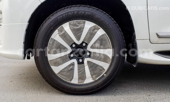 Nunua Imported Toyota Land Cruiser Nyeupe Gari ndani ya Import - Dubai nchini Arusha Nunua Imported Toyota Land Cruiser Nyeupe Gari ndani ya Import - Dubai nchini Arusha