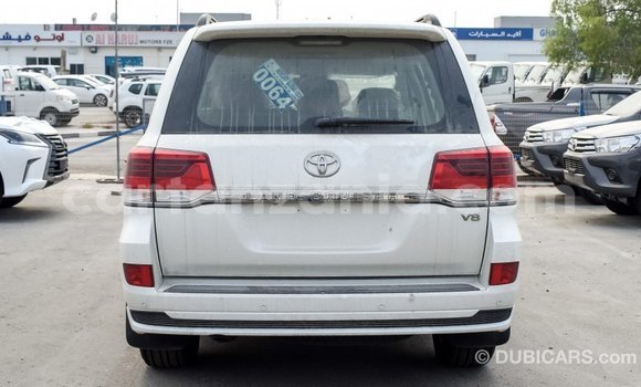 Nunua Imported Toyota Land Cruiser Nyeupe Gari ndani ya Import - Dubai nchini Arusha Nunua Imported Toyota Land Cruiser Nyeupe Gari ndani ya Import - Dubai nchini Arusha