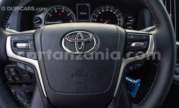 Nunua Imported Toyota Land Cruiser Nyeupe Gari ndani ya Import - Dubai nchini Arusha Nunua Imported Toyota Land Cruiser Nyeupe Gari ndani ya Import - Dubai nchini Arusha